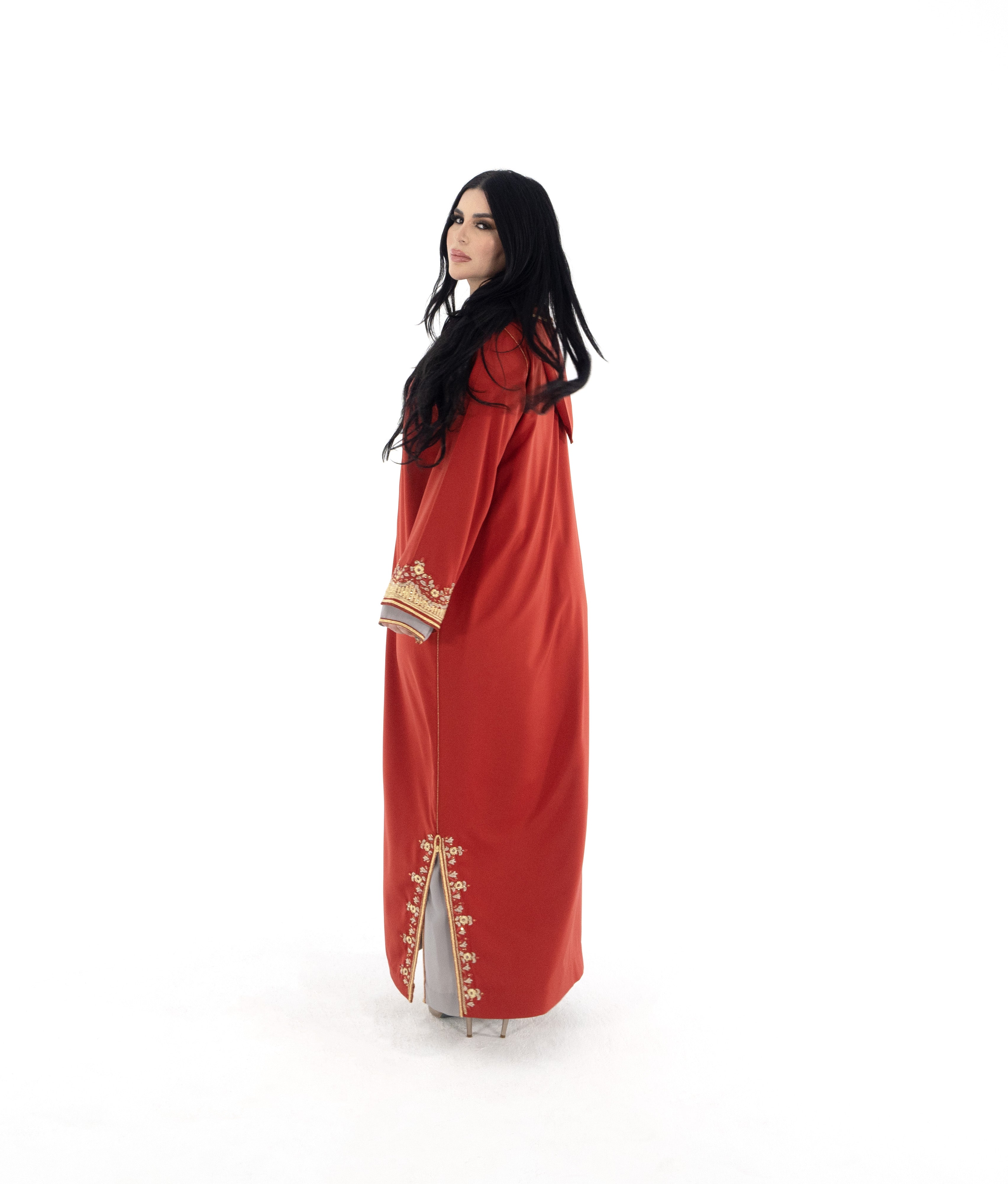 Jellaba Jenna - Soie Rouge Royale (جلابة الحرير الحمراء الملكية) - Pièce unique L/XL - Kan Ya Makan